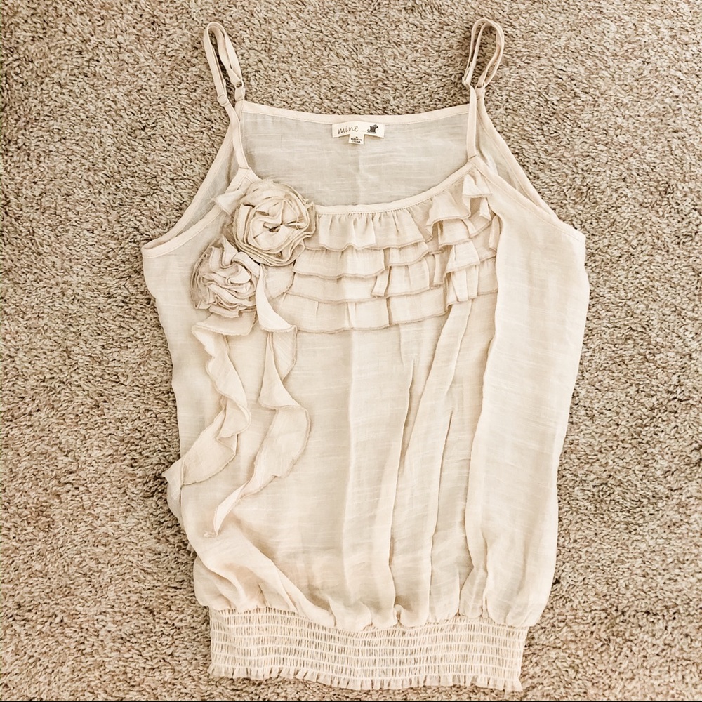 Beautiful tank with flower detail!